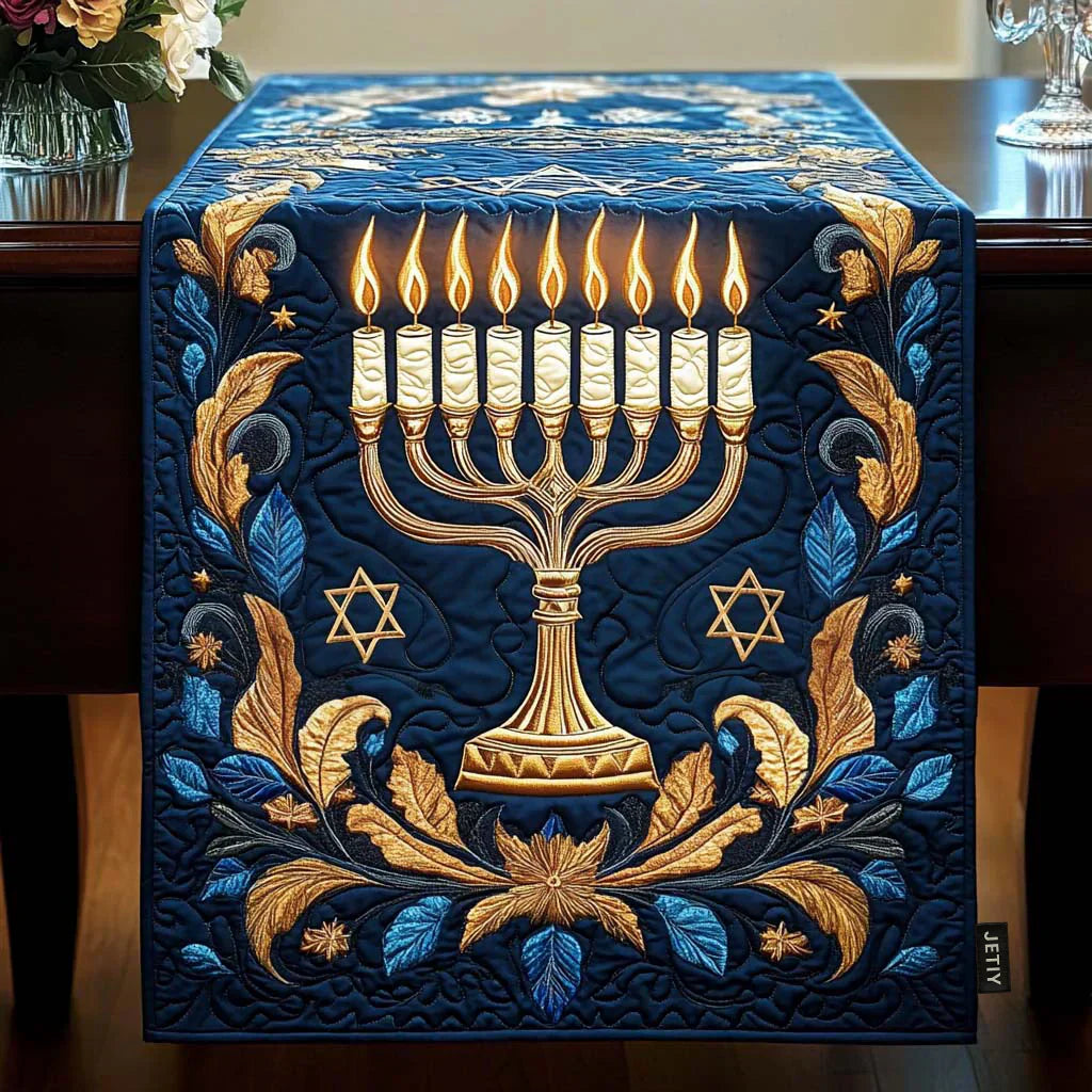 Kviltad Bordslöpare – Illuminated Menorah